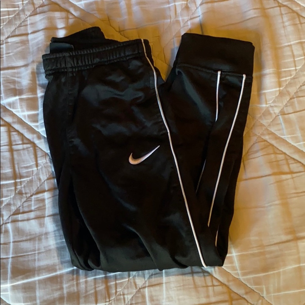 Boys size 7 Nike joggers